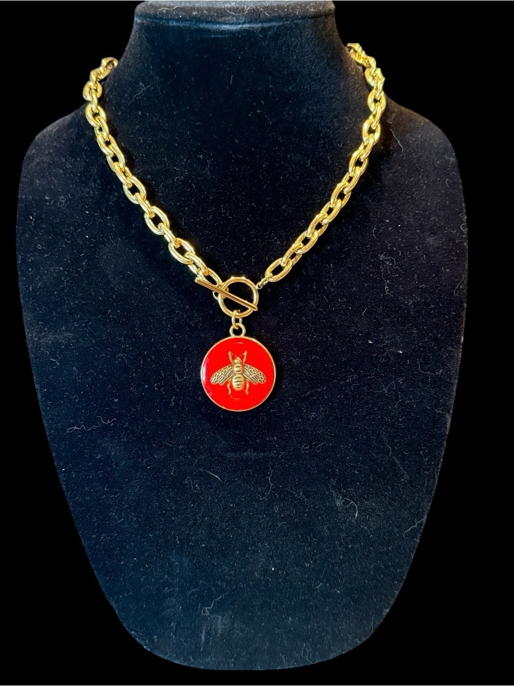 Gucci Gold Bee Pendant Necklace in Red Enamel - Picture 3 of 4